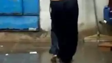 Desi woman allows XXX cameraman to follow her during naked sex walk