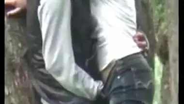 Desi mms evidence of Indian lovers caught making out outdoor in park