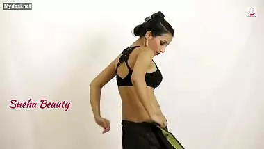 Beautiful slim hot girl wearing sari showing huge cleavage and hot navel