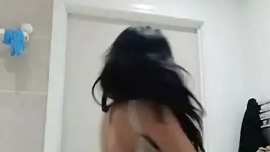 Tamil girl removes bra shows huge boobs nude viral show