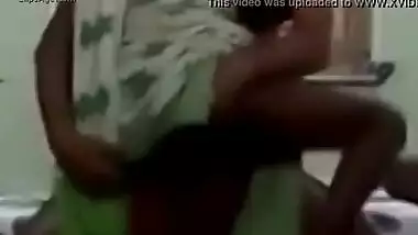 Desi aunt with her saree lifted up and riding session video clip