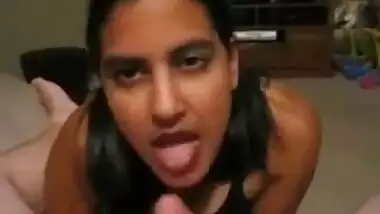 Cute desi girlfriend gives head