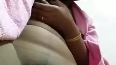 Girl films how she touches her XXX shaved slit in amateur sex video