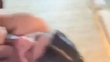 Horny Chennai girl gives a Tamil blowjob to her lover