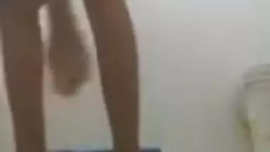 Solo bathing video of lean desi hottie