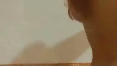 Slim Tamil Girl Bathing