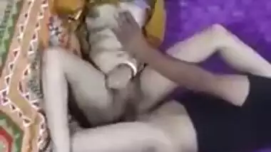 Desi slut gets it on with XXX partner in bed and becomes MMS