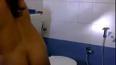Smart indian Aunty undressed and show her Nude Bath