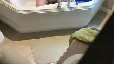 Desi hot bhabi bath tab