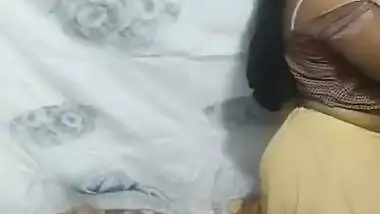 Bihari Bhabhi Shows Her Boobs