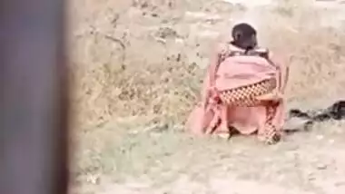 MILF in yellow joins peeing Desi aunty in XXX video to keep on moving