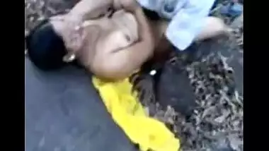 Blue film Tamil sex video of teen girl Jyothi fucking outdoors