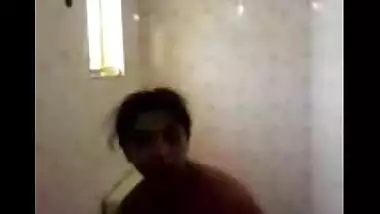 Mallu aunty shows naked body Indian shower sex video