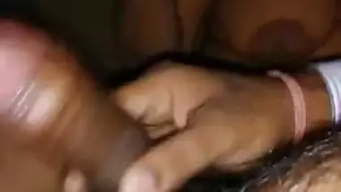 Desi Randi oral-service sex with her customer clip