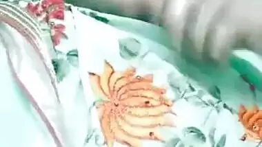 Sexy Mallu Bhabhi Flash Her Boob In App Part 2