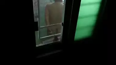 neighbor bathing2