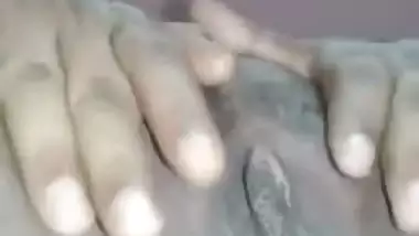 Desi nympho makes her own MMS video where she exposes XXX body parts