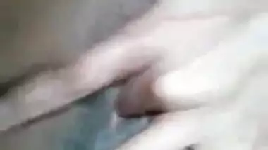 Sweet Indian gal with body of porn diva fingers trimmed twat on cam