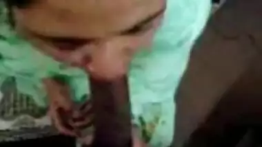 Desi Muslim unsatisfied Bhabi BJ to devar tasty lund