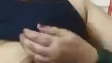Indian aunty undressed MMS with her secret bf