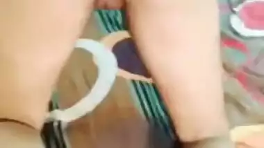 Desi XXX wife spreads legs to show off pussy in hot nude MMS video