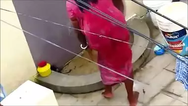 aunty open bath in red nighty