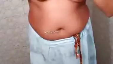 Exclusive XXX porn - Sexy Desi Wearing Cloths hubby Try to press Her Boobs