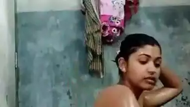 Sexy Desi Bhabhi Bathing