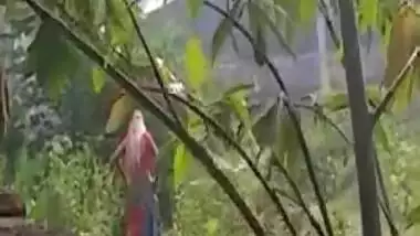Woman is captured by Desi guy who makes a XXX video of pissing aunty