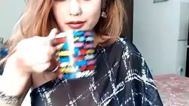 Smoking hot Indian girl ‘Fingering ass’ & ‘Saree strip tease