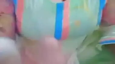 Desi Bhabhi Giving Nice Hand job