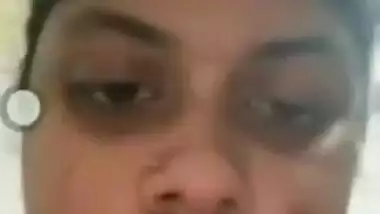 Sexy Desi Bhabhi Shows Her Wet Pussy