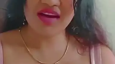 Big Boob B-Grade Actress Soniya Maheshwari Huge Cleavage Show