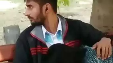 Desi Lovers Blowjob in Park 3Clips