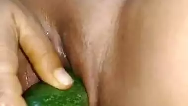 Desi MILF Bhabhi Mastrubating With Cucumber & Leaking orgasm