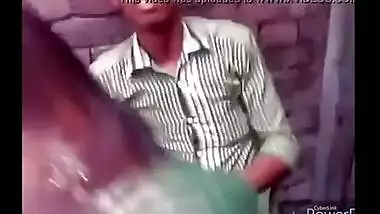 Village bhabhi ki saree mai best chudai hui