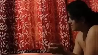 Desi Aunty Giving Handjob