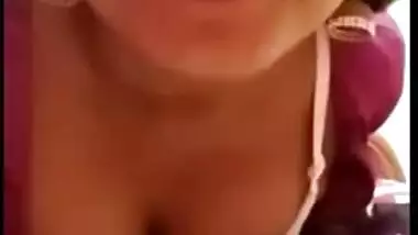 Boy wants to see Indian babe's tits and she is going to show them