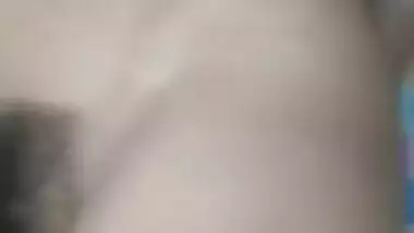 Desi slut receives XXX pleasure masturbating her hairy sex opening