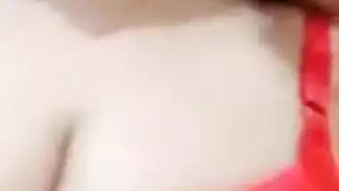 Pakistani Desi XXX girl shows her amazing big boobs on selfie cam
