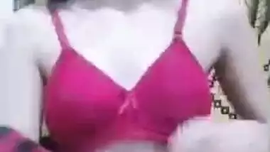 Kashmiri teen girl showing her small tits