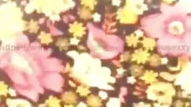 sri lankan aunty dress chanding and showing pussy නැන්දම්මා ගේ කලු එක