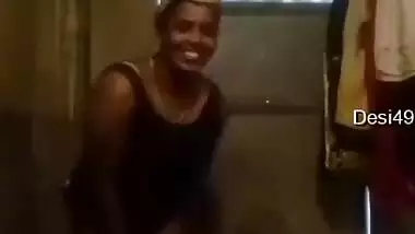 Mallu Bhabhi Shows Her Boobs