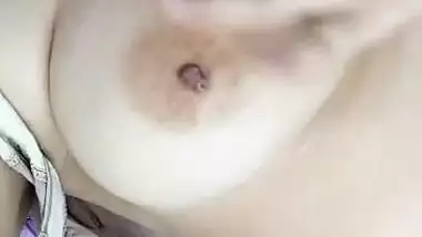 Milky boobed Indian Mehandi hottie