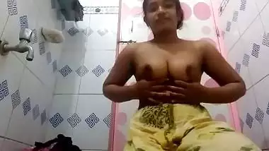 Desi bathroom striptease video