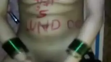 Desi wife mastrubating with brinjal & written on body ‘mujhe 5 lund do’