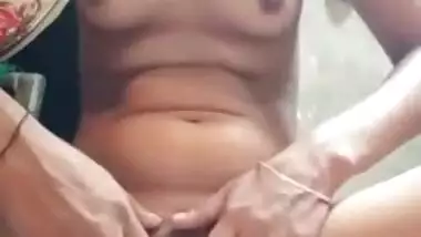 Dehati village girl spreading yoni lips – Village nude clips