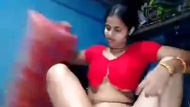 Innocent Dehati wife dildoing pussy with banana