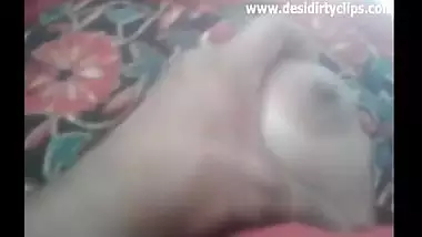 Desi Bhabhi Boobs Press in Running Train
