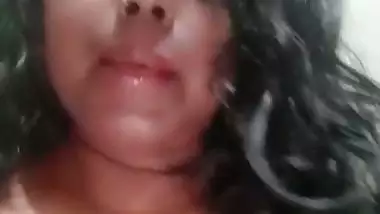 Busty Bengali milf sucks her big boobs in Bangladeshi sex